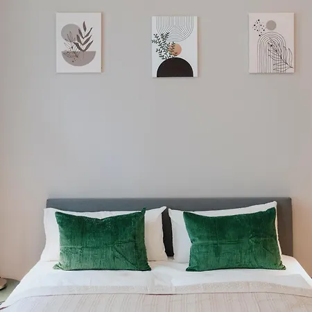 Homely - Center, Modern, Historical, Near Park Apartamento