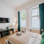 Homely - Center, Modern, Historical, Near Park * Berlin