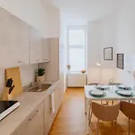Homely - Center, Modern, Historical, Near Park Appartement